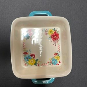 The Pioneer Woman casserole dish